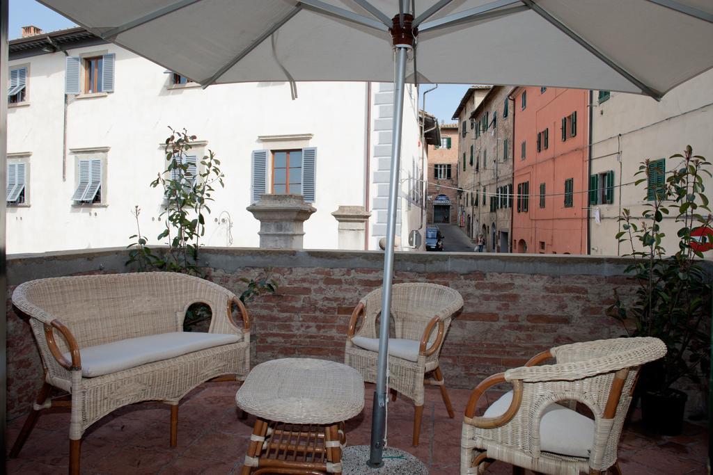 La Terrazza Di Susanna Peccioli Екстериор снимка